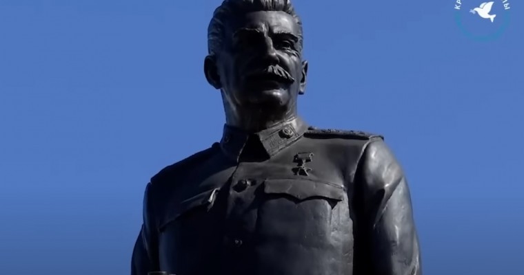 15 августа 2023 года в Великих Луках установлен памятник И.Сталину.